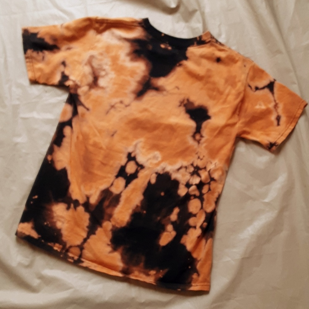 Boys short sleeved tie dye black w orange shirt